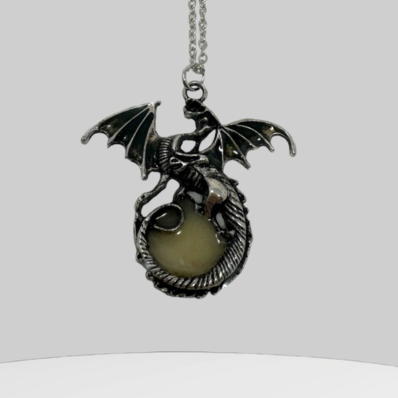 Jewelry - 🛍️SALE🛍️ Mother Of Dragon Pendant Necklace